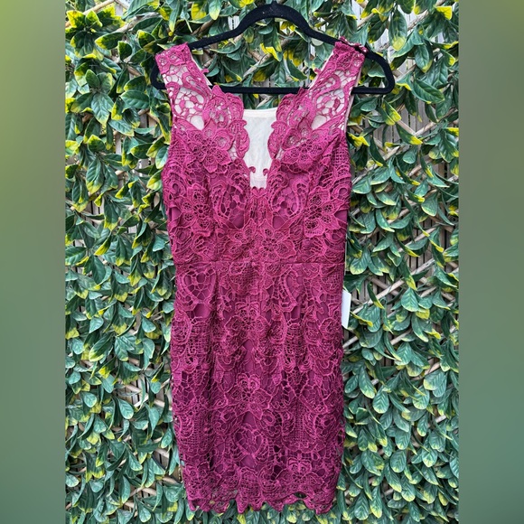 🔹 Lulus Burgundy Lace Illusion Cocktail Dress - Picture 1 of 6